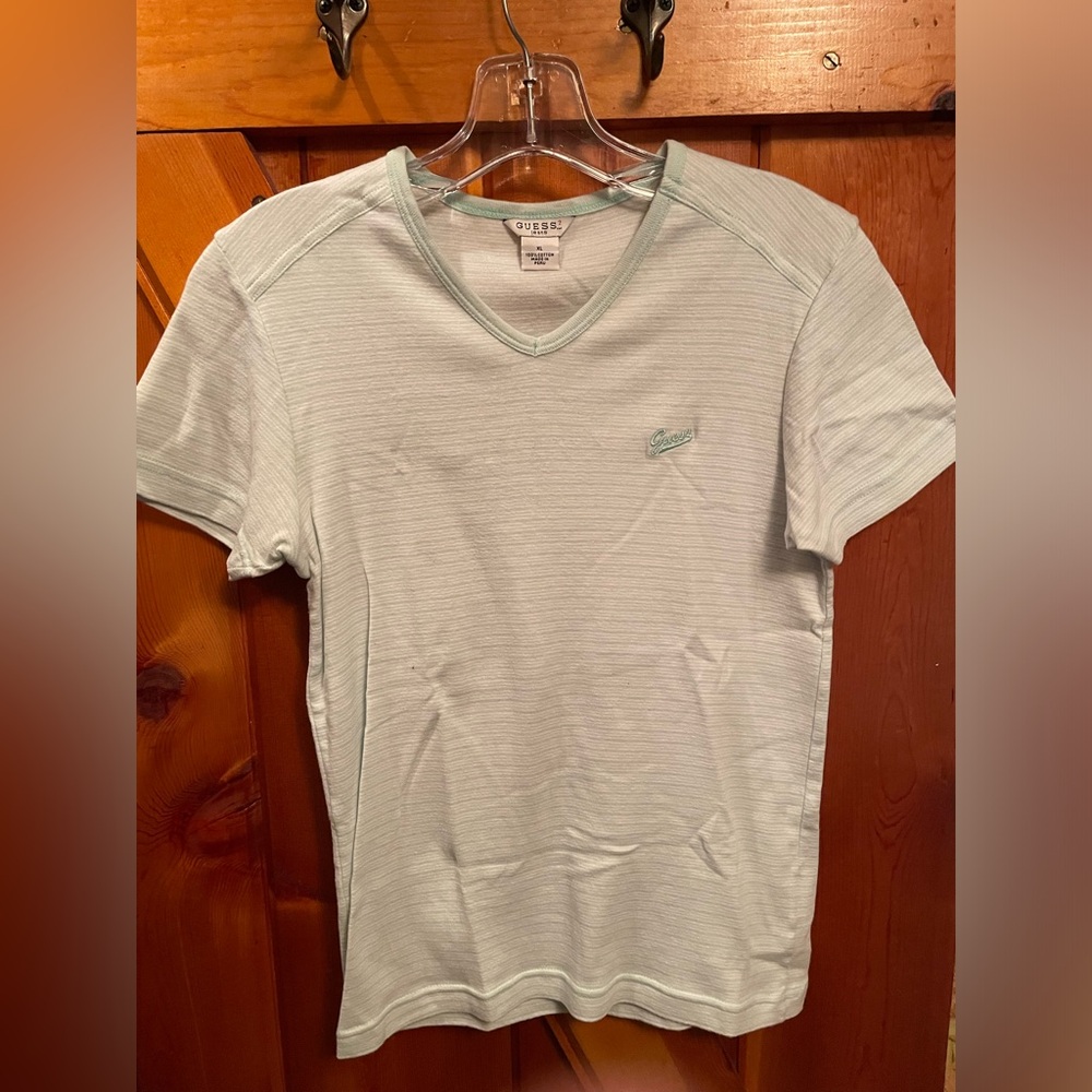 Guess women’s t-shirt. X-large*but fits small. Mint green. Excellent condition.